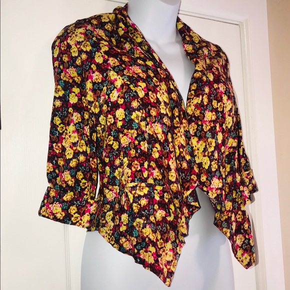 MATERIAL GIRL Fun Floral Shrug- Juniors Small - Picture 1 of 6